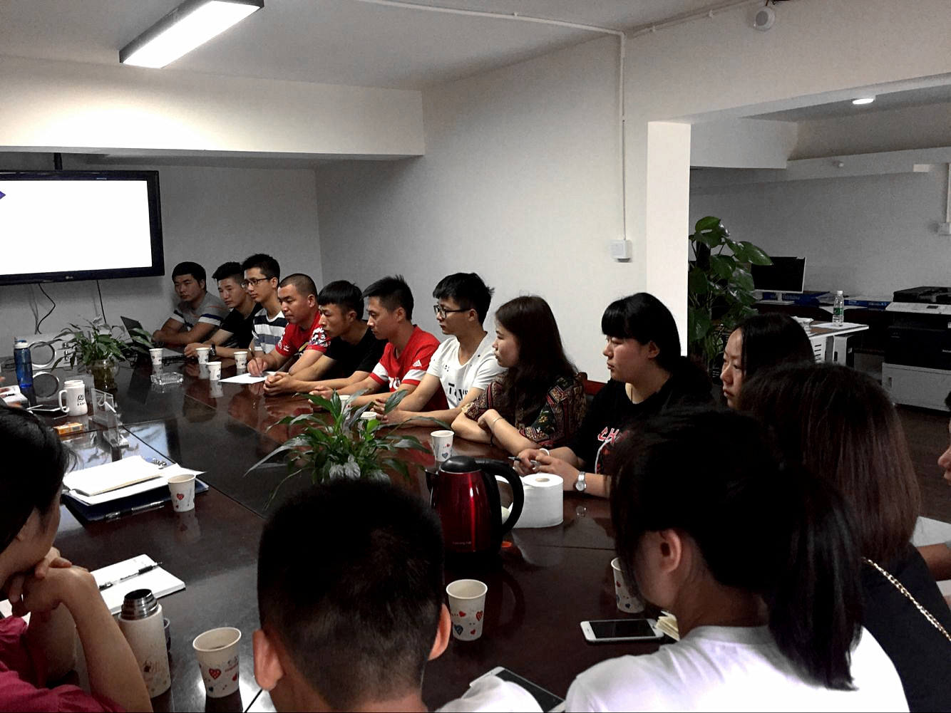 公司举行新员工入职欢迎仪式